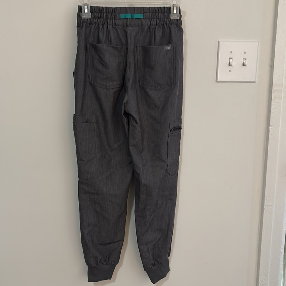 Figs Graphite Scrub Set - Picture 7 of 9
